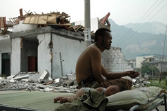Red Cross helps those affected by the earthquake in Lushan, China